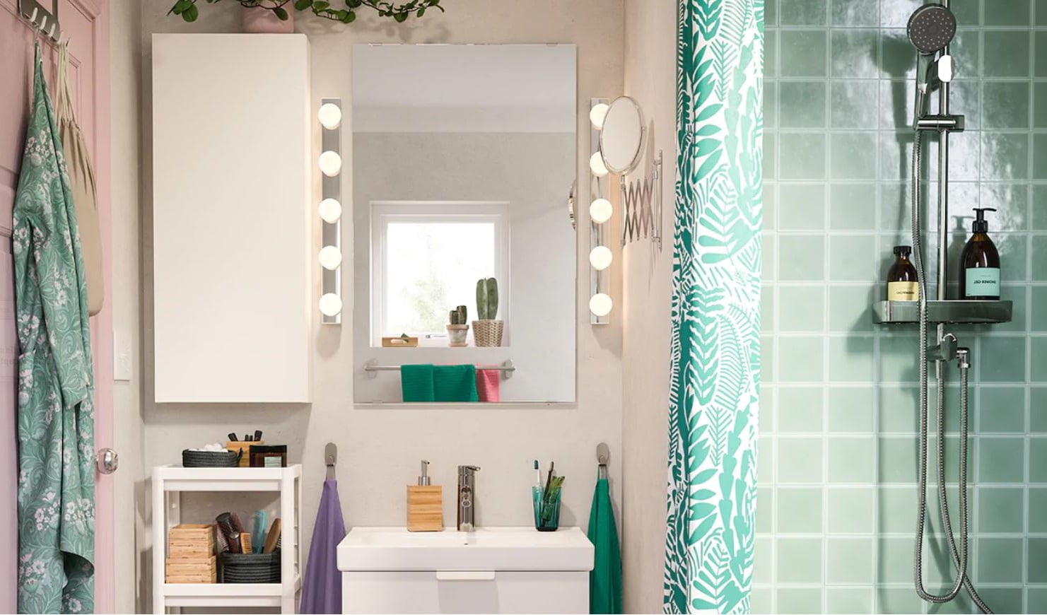 Une Salle De Bains Claire Et Pétillante –