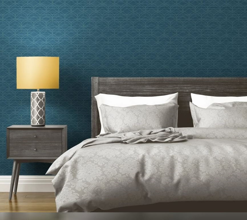 Une Chambre Parentale Avec Un Papier Peint Bleu