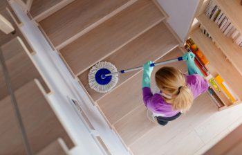 Nettoyer Un Escalier En Bois