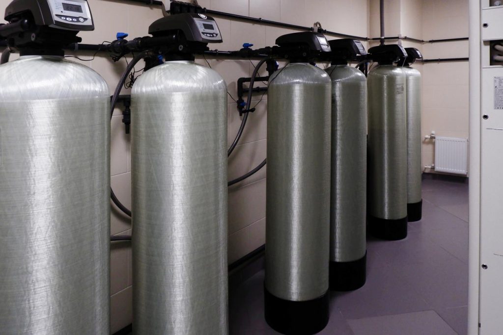 Plusieurs adoucisseurs d'eau
