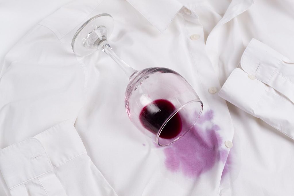 Tache de vin sur une chemise