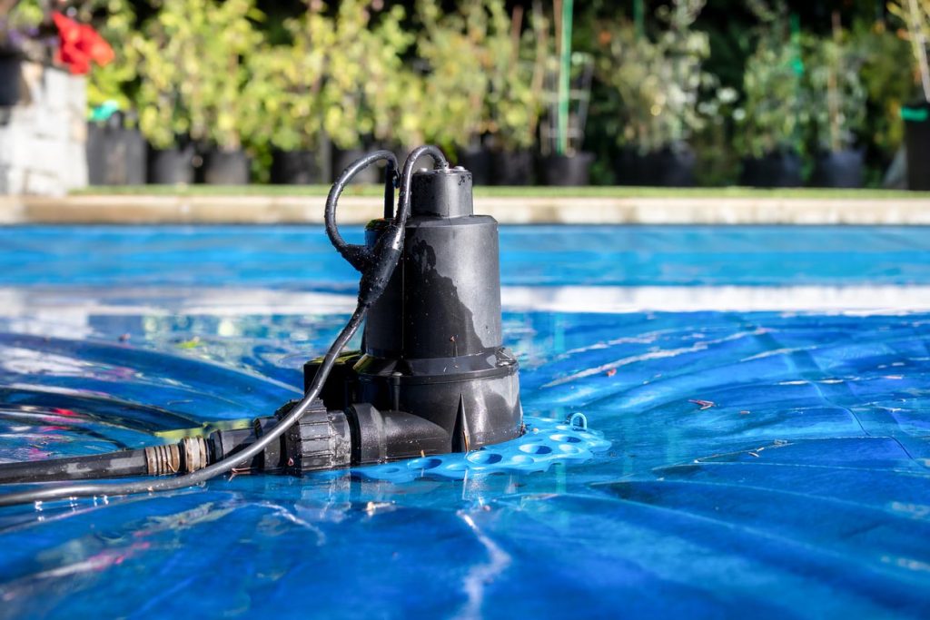 pompe à eau pour vider une piscine