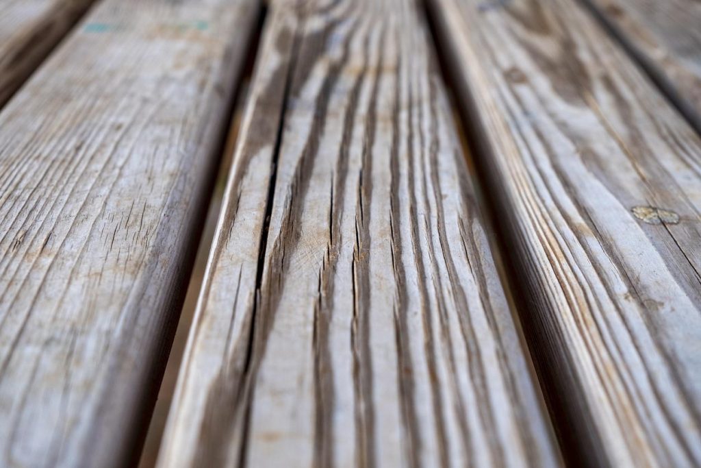 Bois de la terrasse grisé