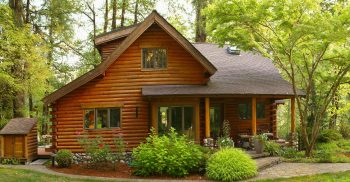 Belle Maison En Bois Dans Son Joli Jardin