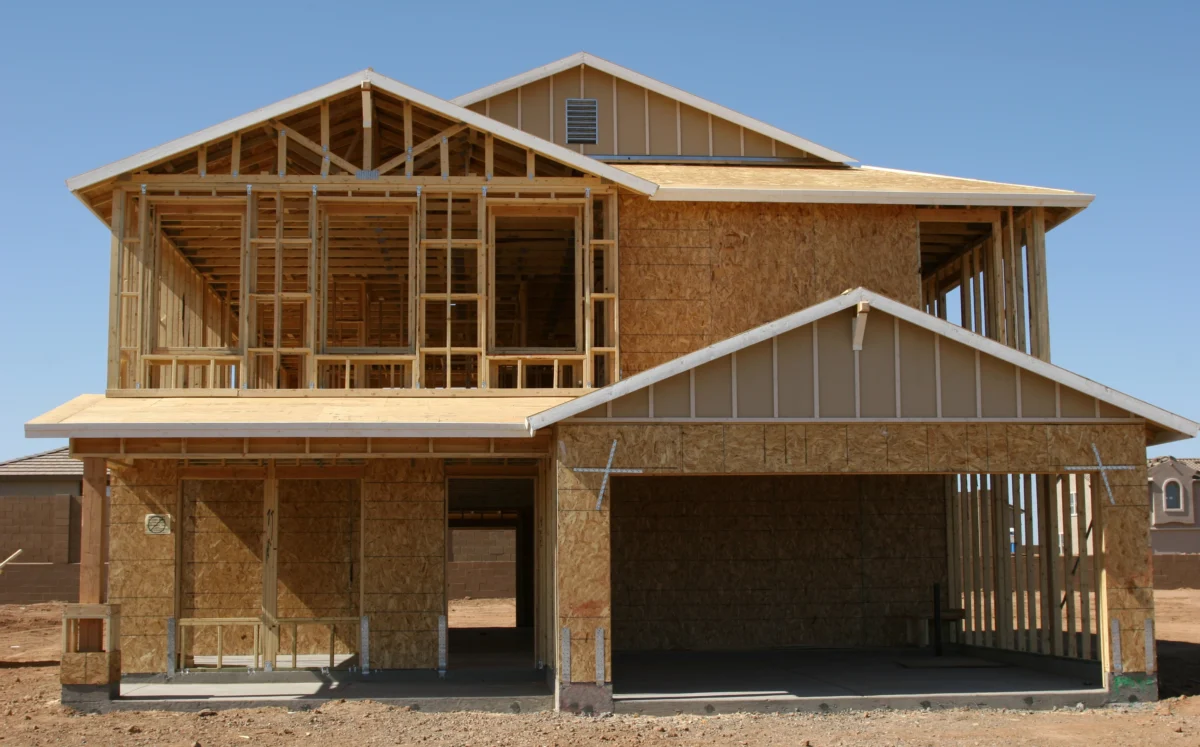Une nouvelle maison individuelle en construction
